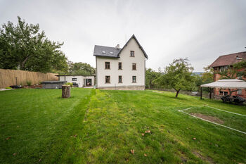 zahrada za vilou - Prodej bytu 3+kk v osobním vlastnictví 105 m², Ústí nad Labem