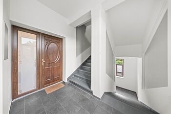 vstup do bytu ze schodiště - Prodej bytu 3+kk v osobním vlastnictví 105 m², Ústí nad Labem