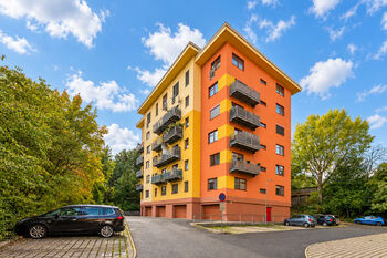 pohled na dům - Prodej bytu 3+kk v osobním vlastnictví 78 m², Kralupy nad Vltavou