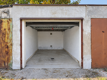 Prodej garáže 17 m², Milovice