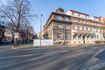 Pohled na bytový dům v Tyršově ulici - Pronájem bytu 3+kk v osobním vlastnictví 86 m², Poděbrady
