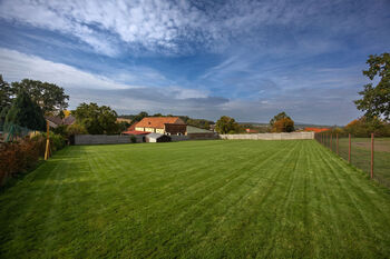 Prodej pozemku 1366 m², Benešovice
