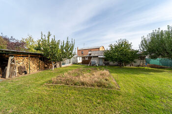 pohled ze zahrady - Prodej domu 221 m², Vrdy
