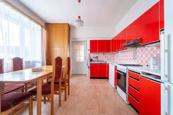 kuchyň v přízemí - Prodej domu 221 m², Vrdy