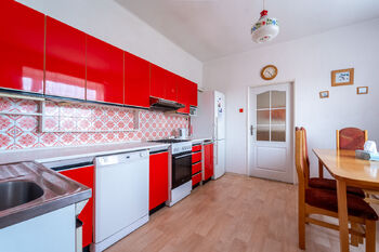 kuchyň v přízemí - Prodej domu 221 m², Vrdy