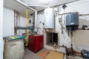 kotel, bojler + vstup ke studni - Prodej domu 221 m², Vrdy