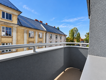 Balkón u ložnice - Prodej bytu 3+1 v osobním vlastnictví 68 m², Ostrava