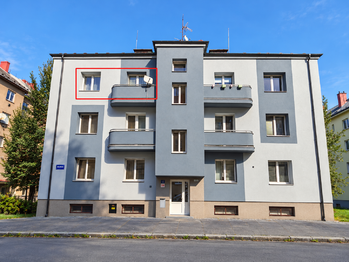 Dům a byt z ulice - Prodej bytu 3+1 v osobním vlastnictví 68 m², Ostrava 