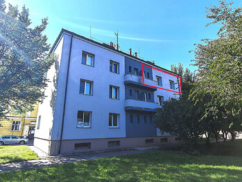 Dům a byt ze dvora - Prodej bytu 3+1 v osobním vlastnictví 68 m², Ostrava
