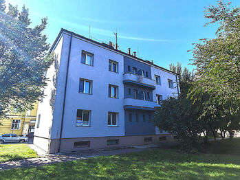 Dům ze dvora - Prodej bytu 3+1 v osobním vlastnictví 68 m², Ostrava