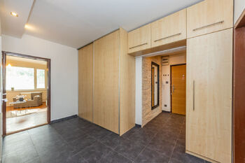 Prodej bytu 3+1 v osobním vlastnictví 74 m², Praha 4 - Modřany