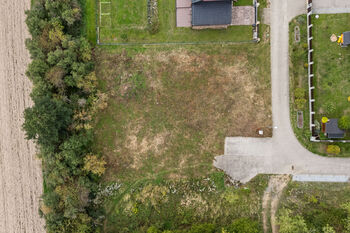 Prodej pozemku 887 m², Davle