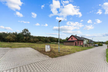 Prodej pozemku 887 m², Davle