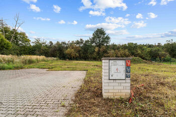 Prodej pozemku 887 m², Davle