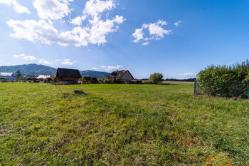 Prodej pozemku 2001 m², Komorní Lhotka
