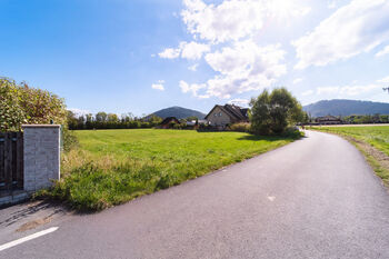 Prodej pozemku 2001 m², Komorní Lhotka