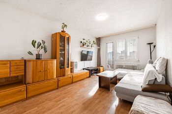 Obývací pokoj - Prodej bytu 3+1 v družstevním vlastnictví 70 m², Praha 10 - Malešice 