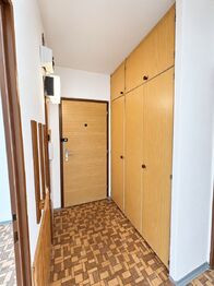 Vstup do bytu - Prodej bytu 4+kk v osobním vlastnictví 85 m², Praha 10 - Horní Měcholupy