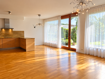 Světlý moderní obývací prostor - Pronájem bytu 4+kk v osobním vlastnictví 116 m², Praha 5 - Jinonice 