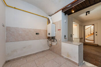Prostory v přízemí - Prodej domu 138 m², Praha 5 - Zbraslav