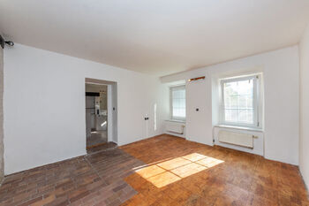 Prostory v přízemí - Prodej domu 138 m², Praha 5 - Zbraslav