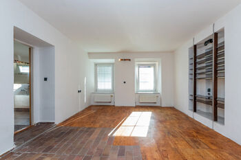 Prostory v přízemí - Prodej domu 138 m², Praha 5 - Zbraslav