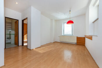 Nadzemní podlaží - Prodej domu 138 m², Praha 5 - Zbraslav