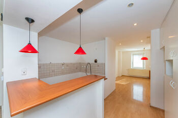 Kuchyňský kout - Prodej domu 138 m², Praha 5 - Zbraslav