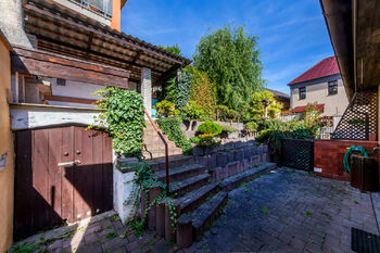 Terasa s pergolou - Prodej domu 138 m², Praha 5 - Zbraslav