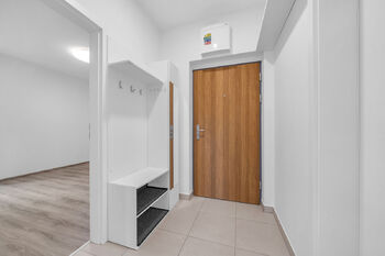 Pronájem bytu 2+1 v osobním vlastnictví 58 m², Milovice