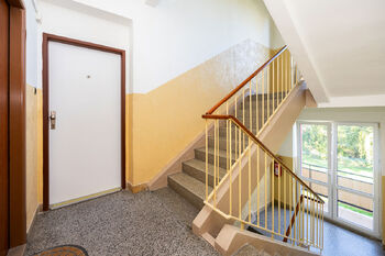 chodba domu - Pronájem bytu 2+1 v osobním vlastnictví 55 m², Hradec Králové