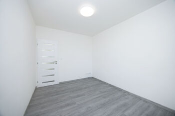 ložnice orientace na S - Pronájem bytu 2+1 v osobním vlastnictví 55 m², Hradec Králové