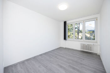 ložnice orientace na S - Pronájem bytu 2+1 v osobním vlastnictví 55 m², Hradec Králové