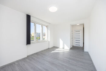 obývací pokoj  - Pronájem bytu 2+1 v osobním vlastnictví 55 m², Hradec Králové