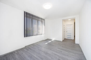 obývací pokoj  - Pronájem bytu 2+1 v osobním vlastnictví 55 m², Hradec Králové