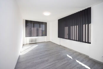 obývací pokoj  - Pronájem bytu 2+1 v osobním vlastnictví 55 m², Hradec Králové