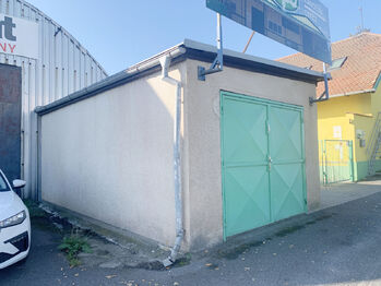 přístup z obecní komunikace - Pronájem garáže 27 m², Rakovník 