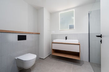 Koupelna s WC - Prodej bytu 4+kk v osobním vlastnictví 134 m², České Budějovice