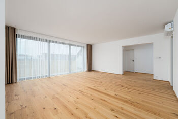 Obytná místnost + kk - Prodej bytu 4+kk v osobním vlastnictví 134 m², České Budějovice