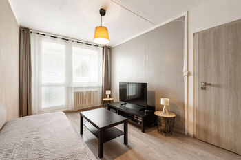 Ložnice - Prodej bytu 3+kk v osobním vlastnictví 65 m², Praha 10 - Petrovice 