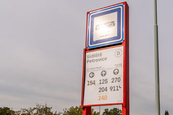Zastávka Sídliště Petrovice - Prodej bytu 3+kk v osobním vlastnictví 65 m², Praha 10 - Petrovice