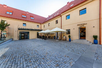 Pronájem bytu 2+kk v osobním vlastnictví 62 m², Praha 4 - Nusle