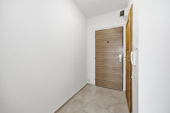 Pronájem bytu 2+1 v osobním vlastnictví 42 m², Praha 4 - Komořany