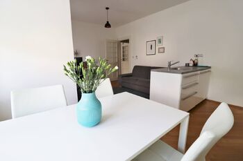 Pronájem bytu 2+kk v družstevním vlastnictví 50 m², Praha 4 - Michle