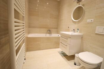 Pronájem bytu 2+kk v družstevním vlastnictví 50 m², Praha 4 - Michle