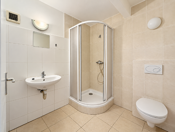 Koupelna - Pronájem kancelářských prostor 66 m², Praha 4 - Michle