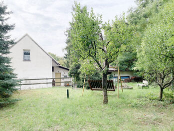 pohled ze zahrady - Prodej domu 100 m², Kounov