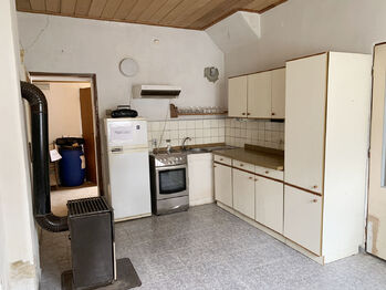 kuchyň v přízemí - Prodej domu 100 m², Kounov