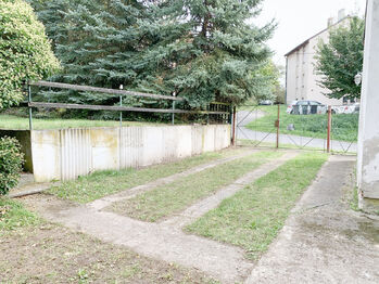 dvorek   - Prodej domu 100 m², Kounov