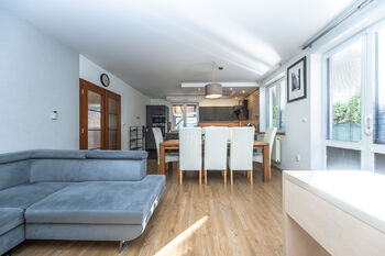 Pronájem domu 130 m², Šestajovice